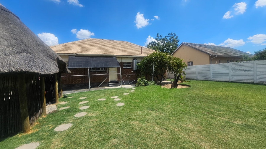 To Let 3 Bedroom Property for Rent in Lakeview Free State